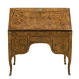 A bureau de pente à caissons. France, mid 18th century - photo 1