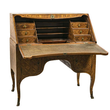 A bureau de pente à caissons. France, mid 18th century - photo 3