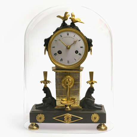 A mantle clock with glass dome. Gaston Jolly, Paris (master 1784, died after 1820), circa 1800 Bronze, brüniert und vergoldet - фото 3