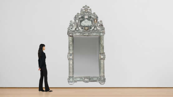 A MONUMENTAL GERMAN ETCHED-GLASS PIER MIRROR - photo 8