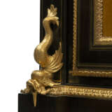 A RESTAURATION ORMOLU-MOUNTED, BRASS-INLAID, EBONY AND JAPANESE LACQUER MEUBLE D`APPUI - photo 3