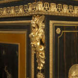 A RESTAURATION ORMOLU-MOUNTED, BRASS-INLAID, EBONY AND JAPANESE LACQUER MEUBLE D`APPUI - photo 4