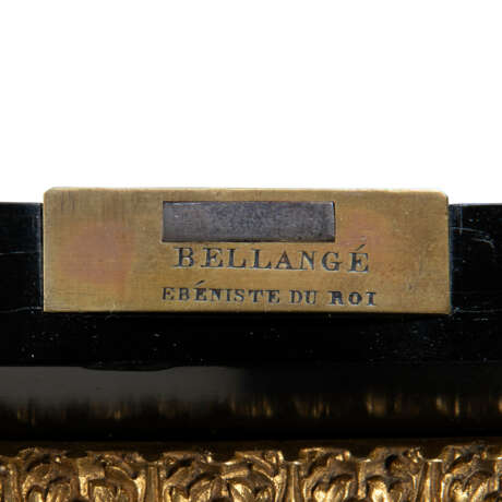 A RESTAURATION ORMOLU-MOUNTED, BRASS-INLAID, EBONY AND JAPANESE LACQUER MEUBLE D`APPUI - photo 7