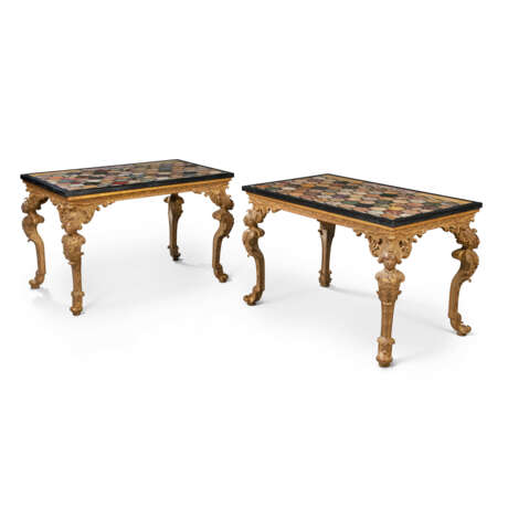 A PAIR OF GEORGE I GILT-GESSO AND SPECIMEN MARBLE SIDE TABLES - Foto 1