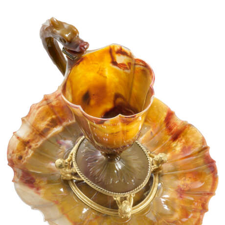 AN ORMOLU AND SILVER-GILT MOUNTED CARVED AGATE EWER AND BASIN - фото 6