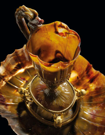AN ORMOLU AND SILVER-GILT MOUNTED CARVED AGATE EWER AND BASIN - фото 9