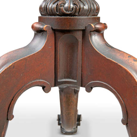A PAIR OF GEORGE III MAHOGANY TORCHERES - фото 8