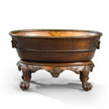 A GEORGE II GILT-LACQUERED-BRASS-MOUNTED PADOUK WINE COOLER - фото 2