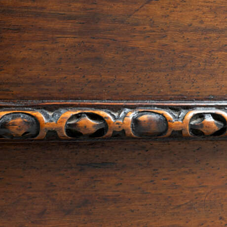 A GEORGE II GILT-LACQUERED-BRASS-MOUNTED PADOUK WINE COOLER - фото 6