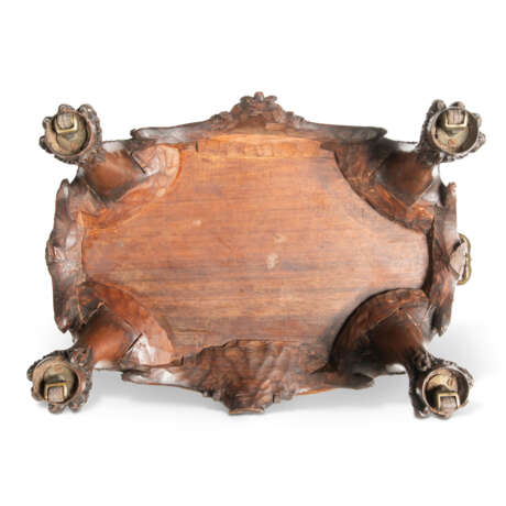 A GEORGE II GILT-LACQUERED-BRASS-MOUNTED PADOUK WINE COOLER - фото 9