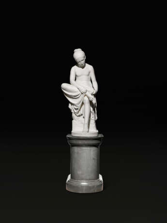A WHITE MARBLE FIGURE OF THE SANDAL BINDER (SANDALBINDERIN) - photo 2