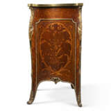 A PAIR OF GEORGE III LACQUERED-GILT-BRONZE-MOUNTED KINGWOOD, HAREWOOD, AMARANTH AND MARQUETRY SERPENTINE COMMODES - photo 6