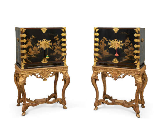A PAIR OF REGENCE GILT-METAL-MOUNTED BLACK AND GILT JAPANESE LACQUER CABINET-ON-STANDS - photo 3