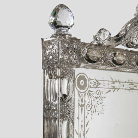 A PAIR OF VICTORIAN CUT-CRYSTAL, EBONISED AND PARCEL-GILT CHEVAL MIRRORS - photo 3