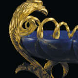 A LATE LOUIS XVI ORMOLU-MOUNTED CARVED LAPIS LAZULI TAZZA - Foto 7