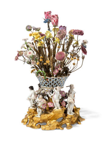 A LOUIS XV ORMOLU-MOUNTED MEISSEN AND VINCENNES PORCELAIN CENTREPIECE - фото 2