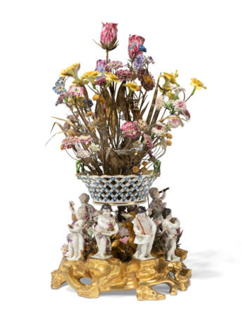 A LOUIS XV ORMOLU-MOUNTED MEISSEN AND VINCENNES PORCELAIN CENTREPIECE - фото 4