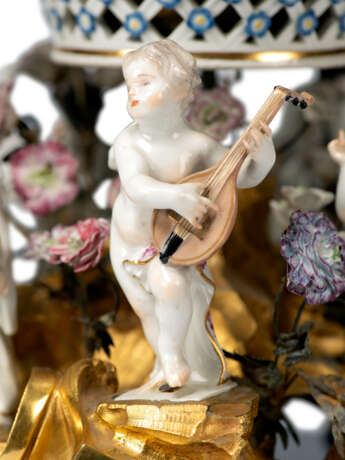 A LOUIS XV ORMOLU-MOUNTED MEISSEN AND VINCENNES PORCELAIN CENTREPIECE - фото 5