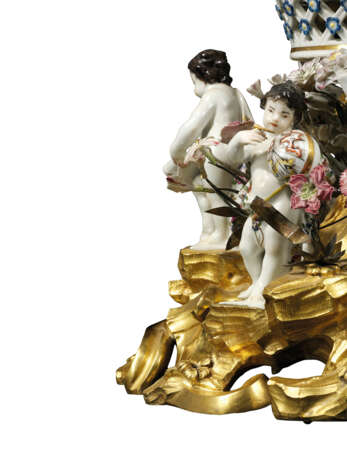 A LOUIS XV ORMOLU-MOUNTED MEISSEN AND VINCENNES PORCELAIN CENTREPIECE - фото 9