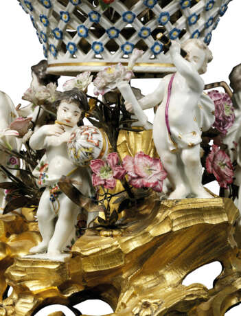 A LOUIS XV ORMOLU-MOUNTED MEISSEN AND VINCENNES PORCELAIN CENTREPIECE - фото 10
