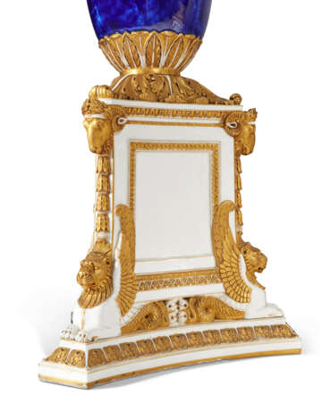 A PAIR OF LATE EMPIRE ORMOLU-MOUNTED SEVRES PORCELAIN `BLEU LAPIS` SEVEN-LIGHT CANDELABRA - фото 3
