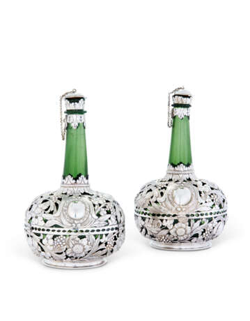 A RARE PAIR OF DUTCH SILVER-MOUNTED GREEN GLASS BOTTLES AND STOPPERS - photo 1