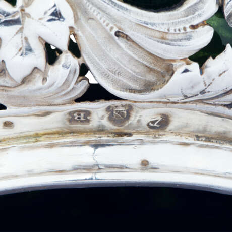 A RARE PAIR OF DUTCH SILVER-MOUNTED GREEN GLASS BOTTLES AND STOPPERS - photo 4