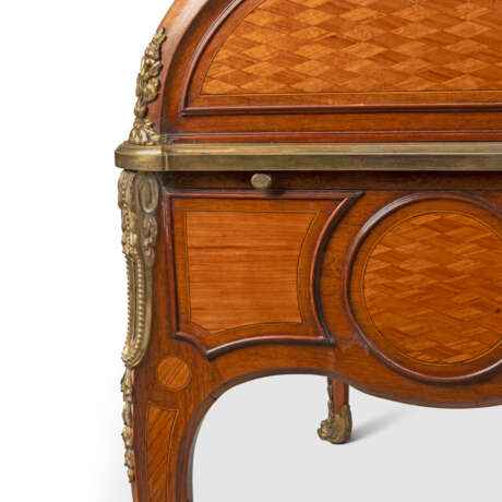 A LOUIS XVI ORMOLU-MOUNTED TULIPWOOD, AMARANTH, HAREWOOD, EBONY AND HOLLY BUREAU A CYLINDRE - photo 5