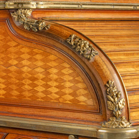 A LOUIS XVI ORMOLU-MOUNTED TULIPWOOD, AMARANTH, HAREWOOD, EBONY AND HOLLY BUREAU A CYLINDRE - photo 6