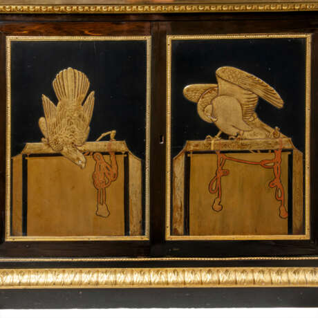 A PAIR OF LOUIS XVI ORMOLU-MOUNTED EBONY AND JAPANESE LACQUER SIDE CABINETS - photo 3