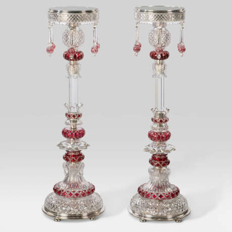 A PAIR OF VICTORIAN CUT-CRYSTAL, RUBY GLASS AND SILVERED-METAL OCCASIONAL-TABLES - Foto 1