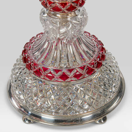 A PAIR OF VICTORIAN CUT-CRYSTAL, RUBY GLASS AND SILVERED-METAL OCCASIONAL-TABLES - Foto 3