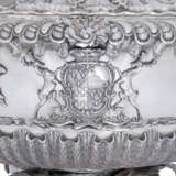 A PAIR OF GEORGE IV SILVER SOUP TUREENS, COVERS, LINERS AND STANDS FROM THE DUKE OF DEVONSHIRE`S GRAND SERVICE - photo 2