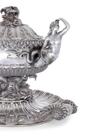 A PAIR OF GEORGE IV SILVER SOUP TUREENS, COVERS, LINERS AND STANDS FROM THE DUKE OF DEVONSHIRE`S GRAND SERVICE - photo 4