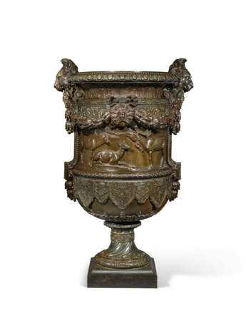 A MONUMENTAL BRONZE VASE - Foto 1