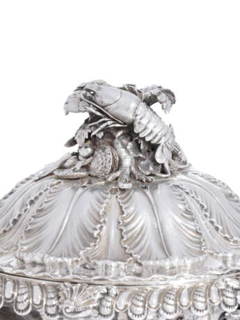 A PAIR OF GEORGE IV SILVER SOUP TUREENS, COVERS, LINERS AND STANDS FROM THE DUKE OF DEVONSHIRE`S GRAND SERVICE - photo 9