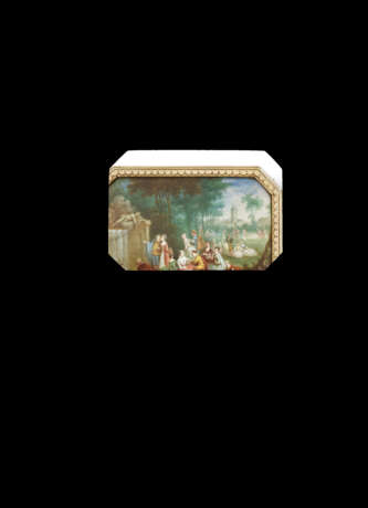 A LOUIS XV TWO-COLOUR GOLD-MOUNTED BO&#206;TE &#192; MINIATURES - Foto 2