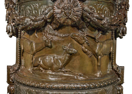 A MONUMENTAL BRONZE VASE - Foto 6