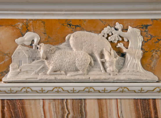 A GEORGE III STATUARY AND SIENA MARBLE AND AGATE CHIMNEYPIECE - photo 2