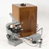 "Revue Mikroskop 1600" im Holzkasten. - Foto 2