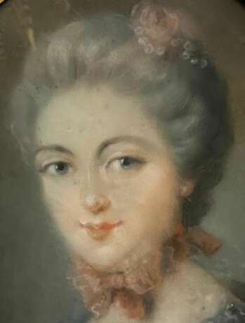 Portrait of a young woman in an gilt oval frame pastel drawing 18th century oil painting 18th century - Foto 7
