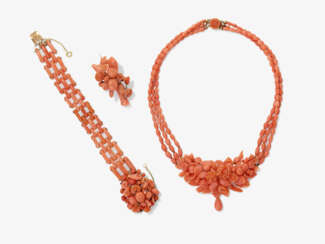 A parure consisting of a necklace, bracelet, and brooch with cut corals. Italy, circa 1850-1870