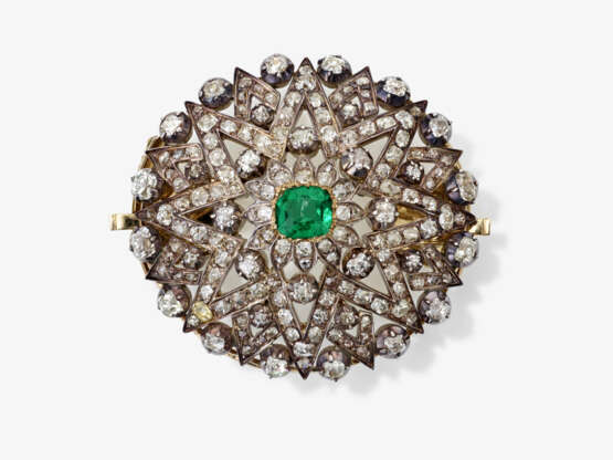 Brosche mit Smaragd und Diamanten. Deutschland, Ende 19. Jh. - Foto 1