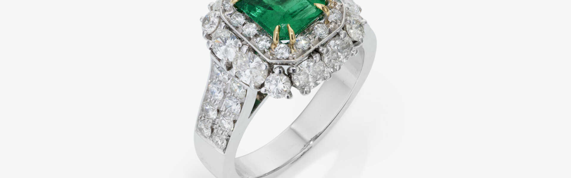 A ring with emerald and diamonds. A ring with emerald and diamonds.