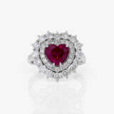 A ring with a heart-shaped ruby and brilliant-cut diamonds. - photo 2