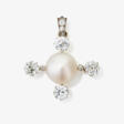 A pendant with a large button-shaped pearl and diamonds. Paris, early 20th century - Now at the auction