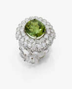 Ringe. Ring mit Peridot und Diamanten.
