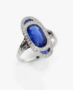 Ringe. Ring mit kornblumenblauen Saphiren und Diamanten. Wohl Frankreich, um 1925