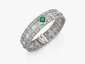 A bracelet with emerald and diamonds. Probably Germany, circa 1930