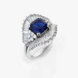 A ring with fine sapphire and diamonds. - photo 1